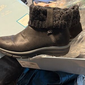 New- Sketchers Step In  Knit Cuff Winter Boots